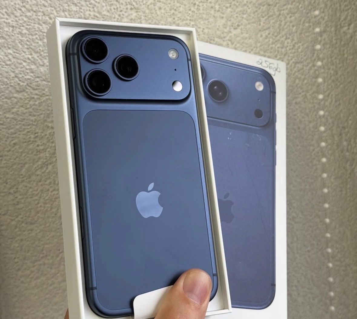 Iphone 17 Pro Max ESIM 256G Deep Blue screen warranty