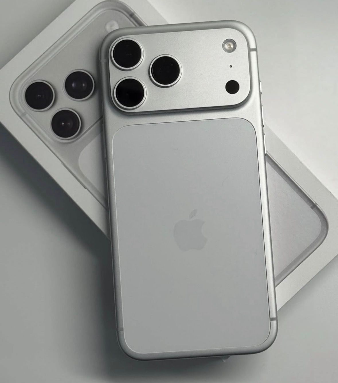 Iphone 17 Pro Max 1SIM 256G Silver 2years warranty